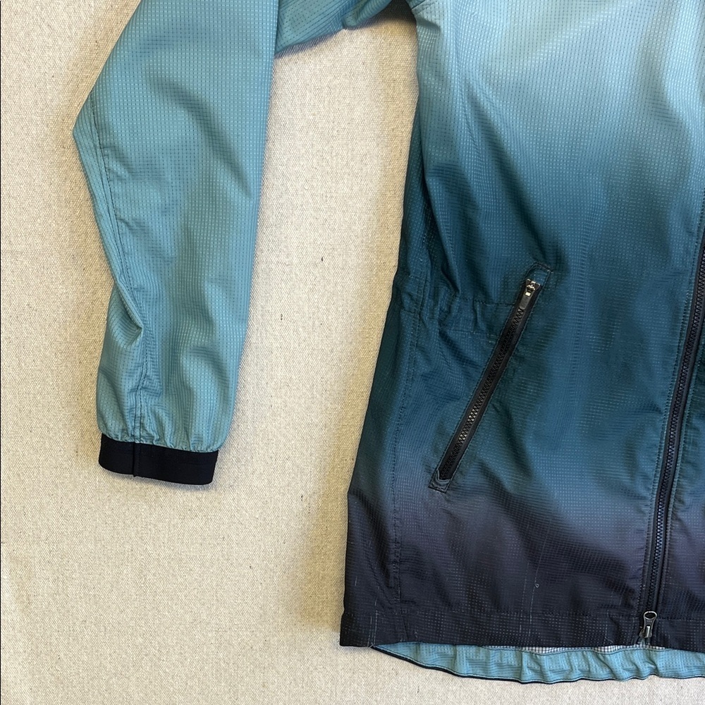 New Balance Women's Teal to Black Ombre Hooded Windbreaker Jacket - Picture 4 of 9